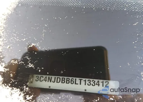 2020 Jeep Compass Latitude 4X4 z USA, uszkodzony, nr VIN 3C4NJDBB6LT133412